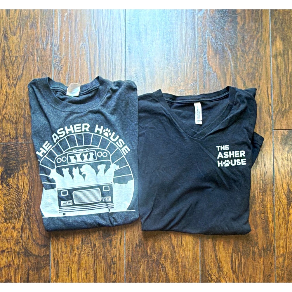 The Asher House Black Graphic Logo V-Neck Short Sleeve T-Shirt Lot of 2